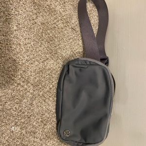 Lululemon everywhere belt bag